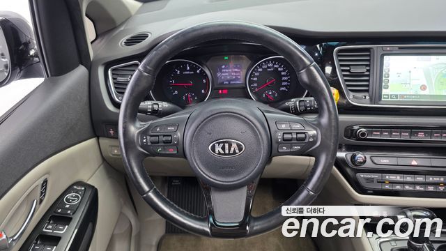 Kia Carnival 9-seater Noblesse 2015 — фото 13