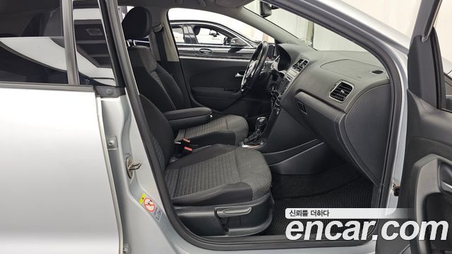 Volkswagen Polo 1.6 TDI R-Line 5th 2013 — фото 11