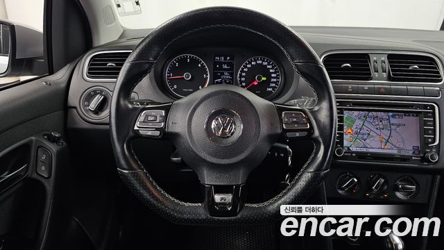 Volkswagen Polo 1.6 TDI R-Line 5th 2013 — фото 13