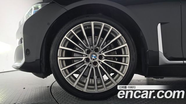 BMW 7 Series (G11) 740Li xDrive Design Pure Excellence 2020 — фото 5