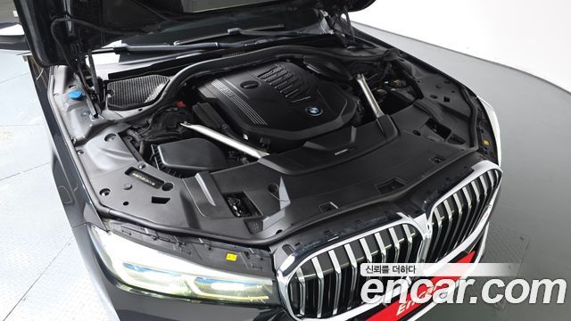 BMW 7 Series (G11) 740Li xDrive Design Pure Excellence 2020 — фото 6