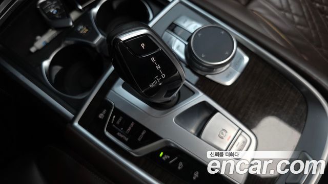 BMW 7 Series (G11) 740Li xDrive Design Pure Excellence 2020 — фото 9