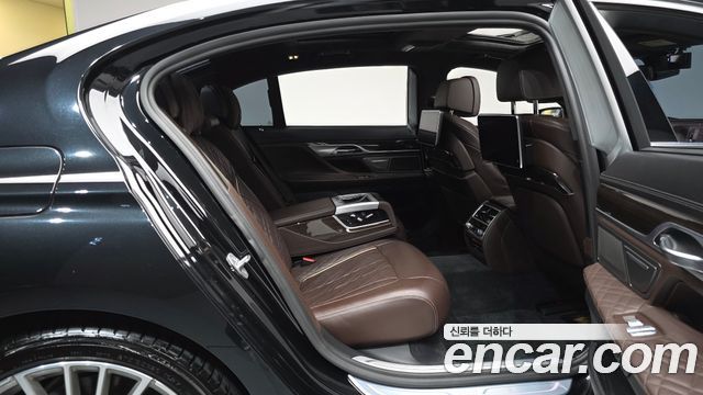 BMW 7 Series (G11) 740Li xDrive Design Pure Excellence 2020 — фото 11