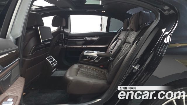 BMW 7 Series (G11) 740Li xDrive Design Pure Excellence 2020 — фото 12