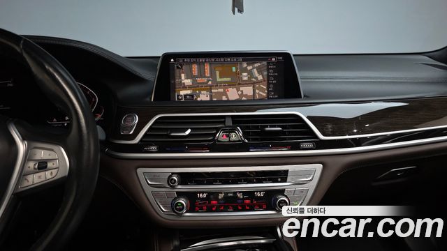 BMW 7 Series (G11) 740Li xDrive Design Pure Excellence 2020 — фото 14