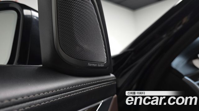 BMW 7 Series (G11) 740Li xDrive Design Pure Excellence 2020 — фото 18