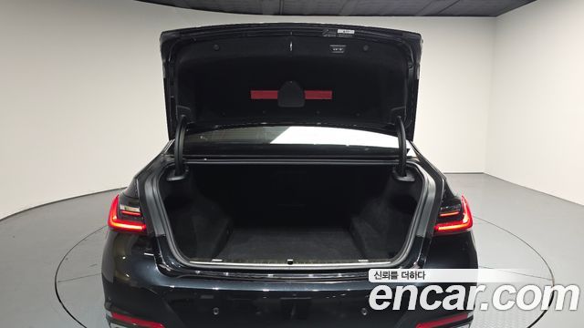 BMW 7 Series (G11) 740Li xDrive Design Pure Excellence 2020 — фото 20