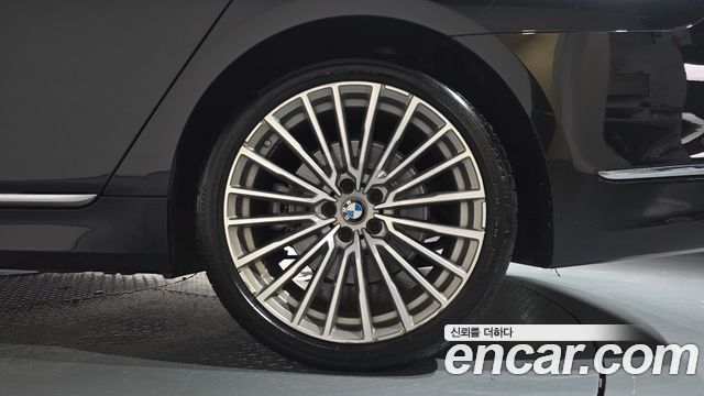 BMW 7 Series (G11) 740Li xDrive Design Pure Excellence 2020 — фото 21