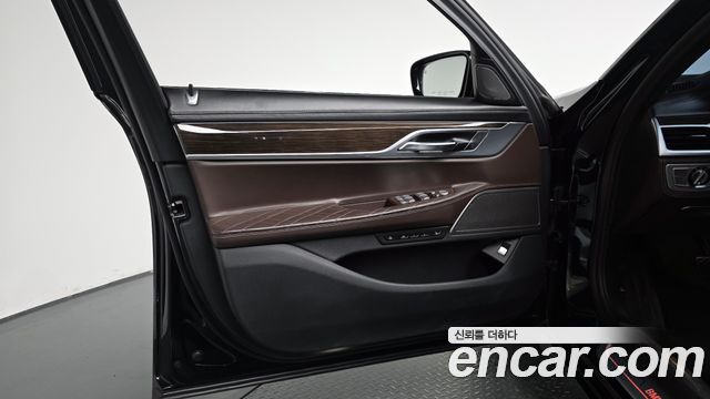 BMW 7 Series (G11) 740Li xDrive Design Pure Excellence 2020 — фото 24