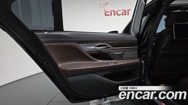 BMW 7 Series (G11) 740Li xDrive Design Pure Excellence 2020 — фото 25
