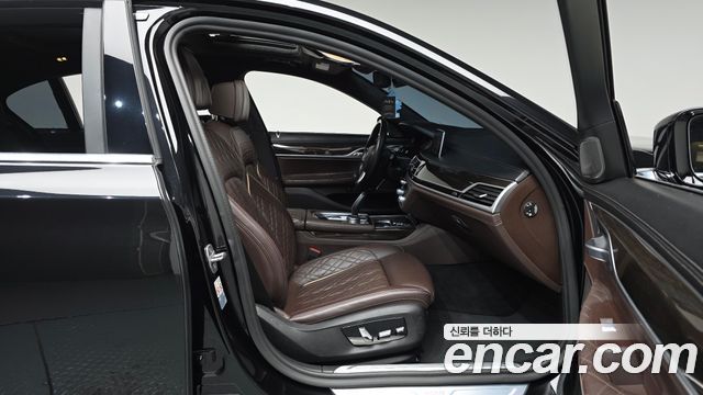 BMW 7 Series (G11) 740Li xDrive Design Pure Excellence 2020 — фото 26