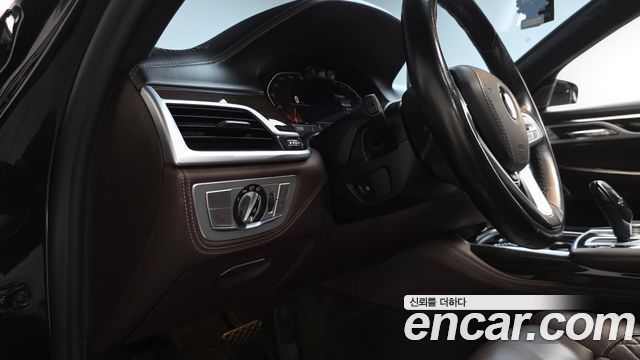 BMW 7 Series (G11) 740Li xDrive Design Pure Excellence 2020 — фото 36
