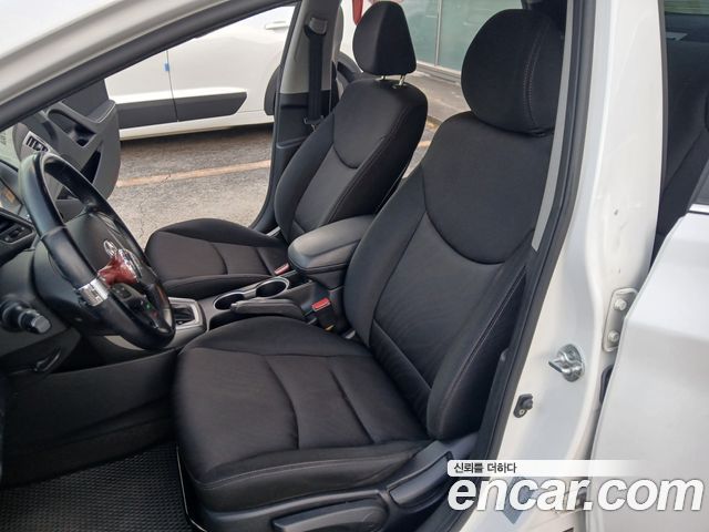Hyundai Avante 1.6 LPi Smart 2015 — фото 6