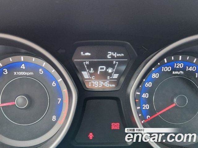 Hyundai Avante 1.6 LPi Smart 2015 — фото 15