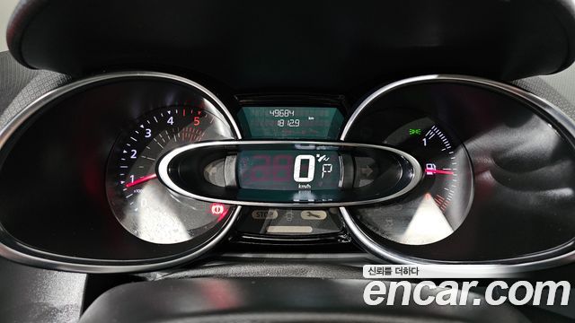 Renault Korea Clio Intens Panoramic 2019 — фото 8