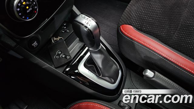 Renault Korea Clio Intens Panoramic 2019 — фото 9