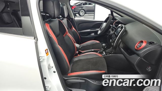 Renault Korea Clio Intens Panoramic 2019 — фото 10