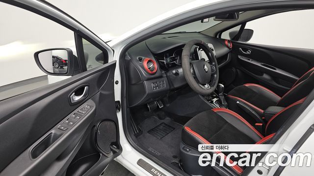 Renault Korea Clio Intens Panoramic 2019 — фото 12
