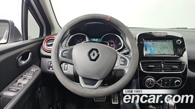 Renault Korea Clio Intens Panoramic 2019 — фото 13