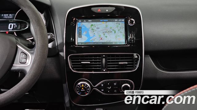 Renault Korea Clio Intens Panoramic 2019 — фото 14