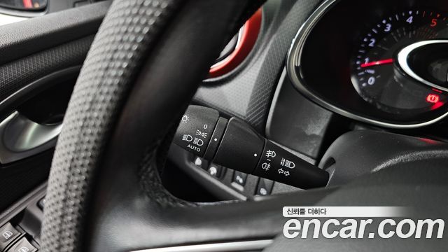 Renault Korea Clio Intens Panoramic 2019 — фото 18