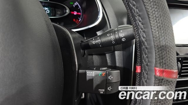 Renault Korea Clio Intens Panoramic 2019 — фото 19