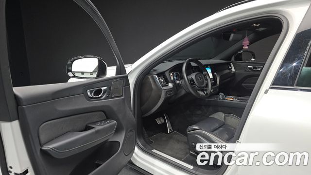 Volvo XC60 (II) T8 R-Design 2021 — фото 10