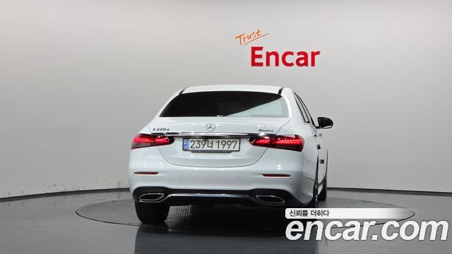Mercedes-Benz E-Class (W213) E220d 4MATIC AMG Line 2021 — фото 4