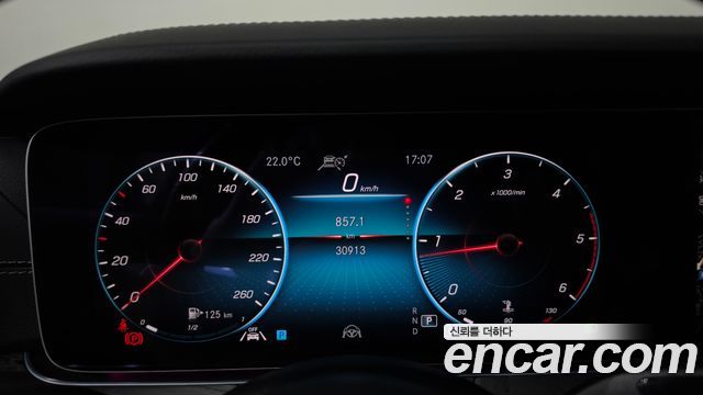 Mercedes-Benz E-Class (W213) E220d 4MATIC AMG Line 2021 — фото 8