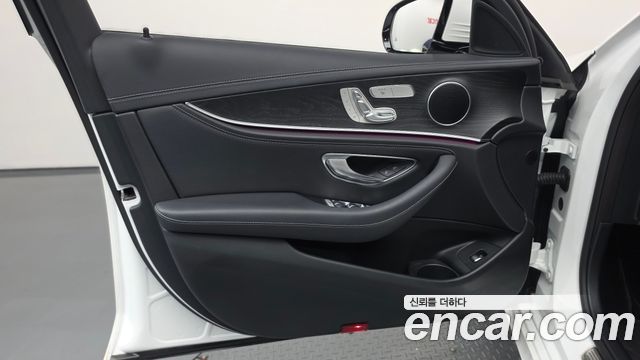 Mercedes-Benz E-Class (W213) E220d 4MATIC AMG Line 2021 — фото 24
