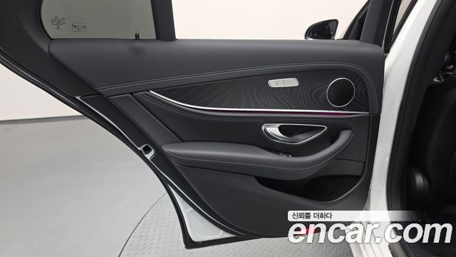 Mercedes-Benz E-Class (W213) E220d 4MATIC AMG Line 2021 — фото 25