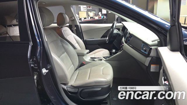 Kia Niro Noblesse 2017 — фото 11