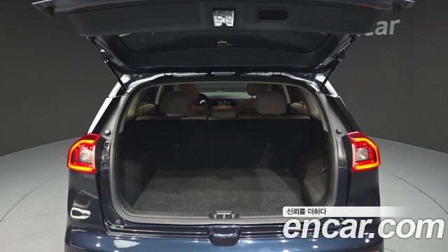 Kia Niro Noblesse 2017 — фото 20