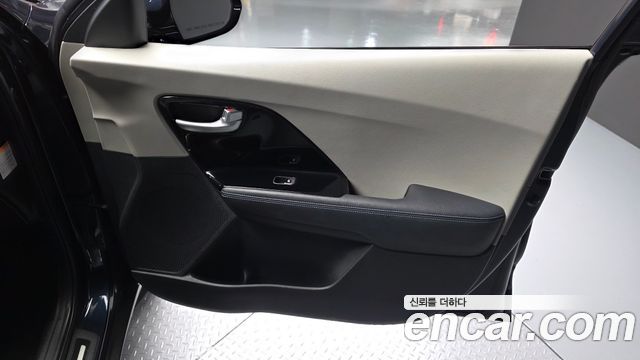 Kia Niro Noblesse 2017 — фото 24