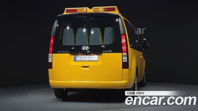 Hyundai Staria HEV 1.6T Kinder Safety Car 15-Seater 2026 — фото 4