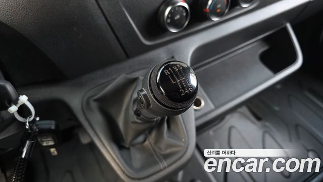 Renault Korea Master 2.3 Van L 2024 — фото 9