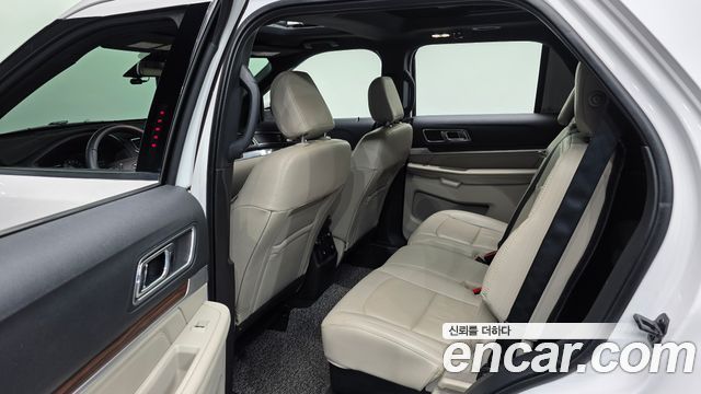 Ford Explorer 2.3 Limited 4WD 5th 2018 — фото 12