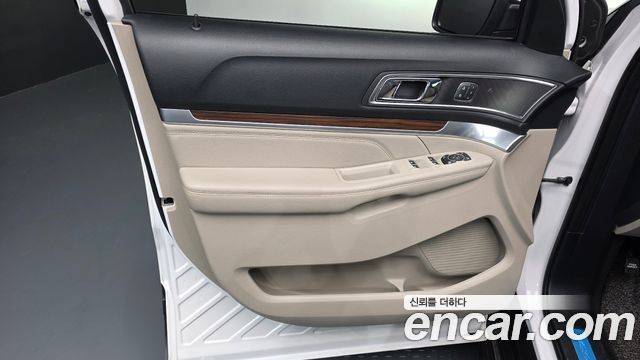 Ford Explorer 2.3 Limited 4WD 5th 2018 — фото 24