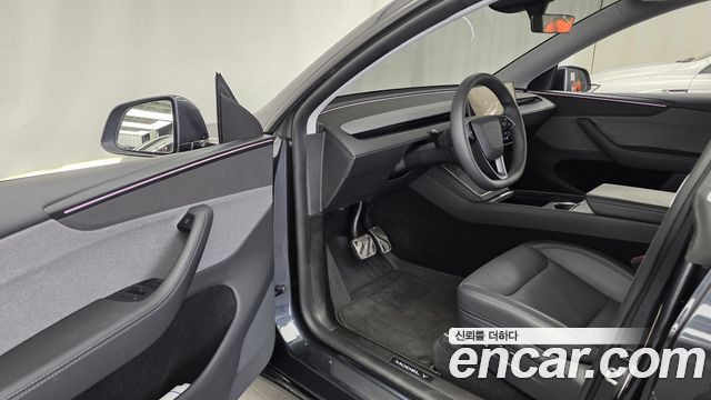 Tesla Model Y RWD 2025 — фото 10