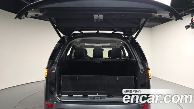Land Rover Discovery 5 3.0 TD6 HSE 2018 — фото 20