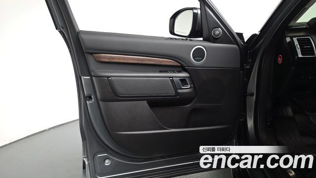 Land Rover Discovery 5 3.0 TD6 HSE 2018 — фото 24