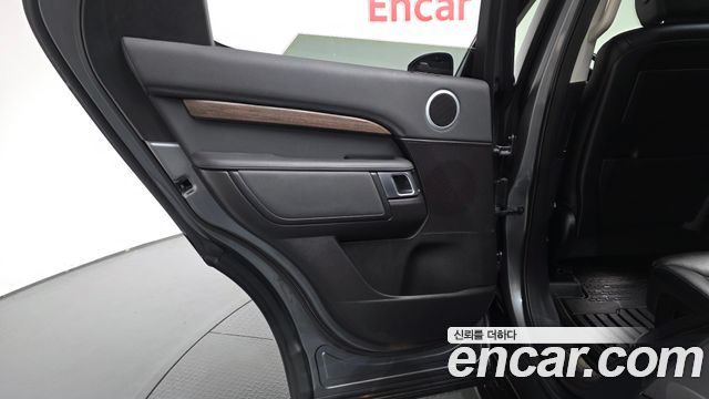 Land Rover Discovery 5 3.0 TD6 HSE 2018 — фото 25