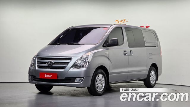 Hyundai Grand Starex 5-Seater VAN Smart