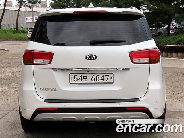 Kia Carnival 9-seater Luxury 2016 — фото 4