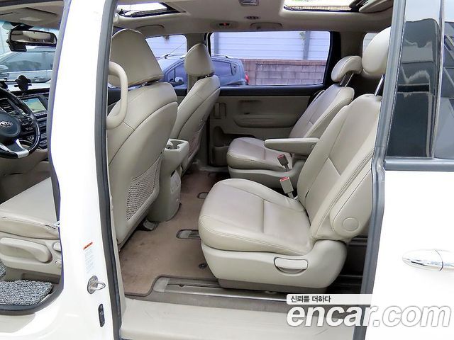 Kia Carnival 9-seater Luxury 2016 — фото 6