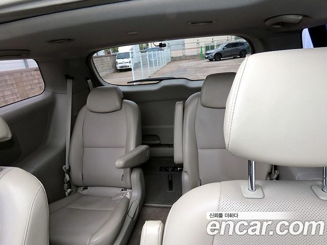 Kia Carnival 9-seater Luxury 2016 — фото 7