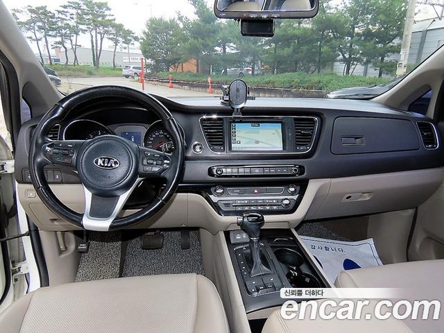 Kia Carnival 9-seater Luxury 2016 — фото 8