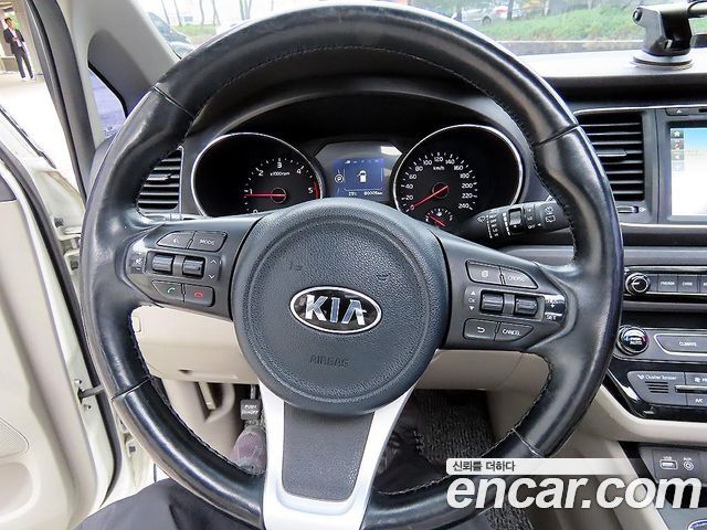 Kia Carnival 9-seater Luxury 2016 — фото 9