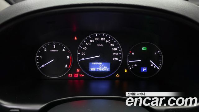 Hyundai Grand Starex Van 3-Seater Smart 2020 — фото 8