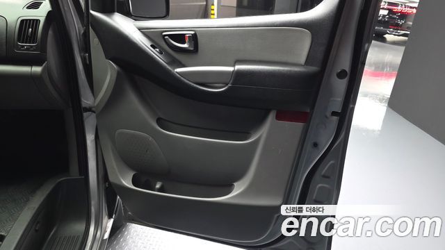 Hyundai Grand Starex Van 3-Seater Smart 2020 — фото 24